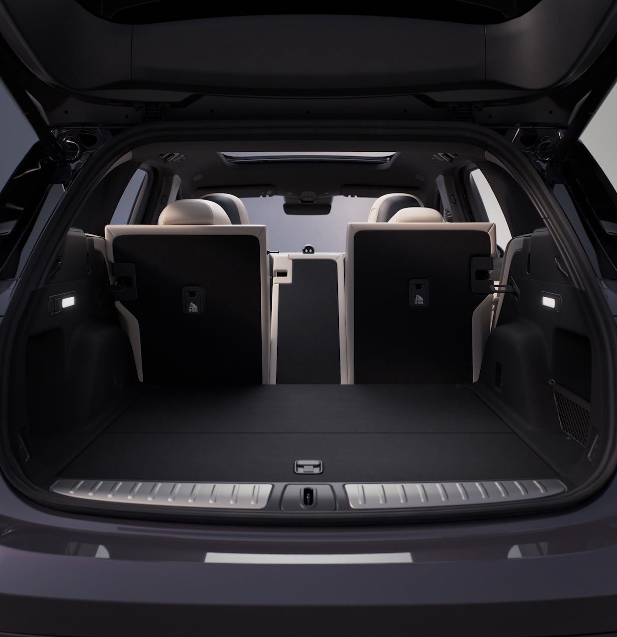 4-2-4 Foldable Rear Seats