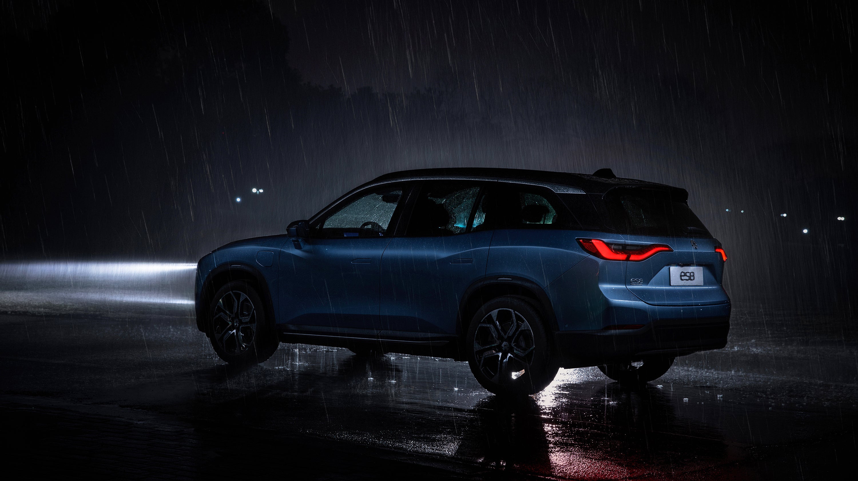ES8 in the Rain