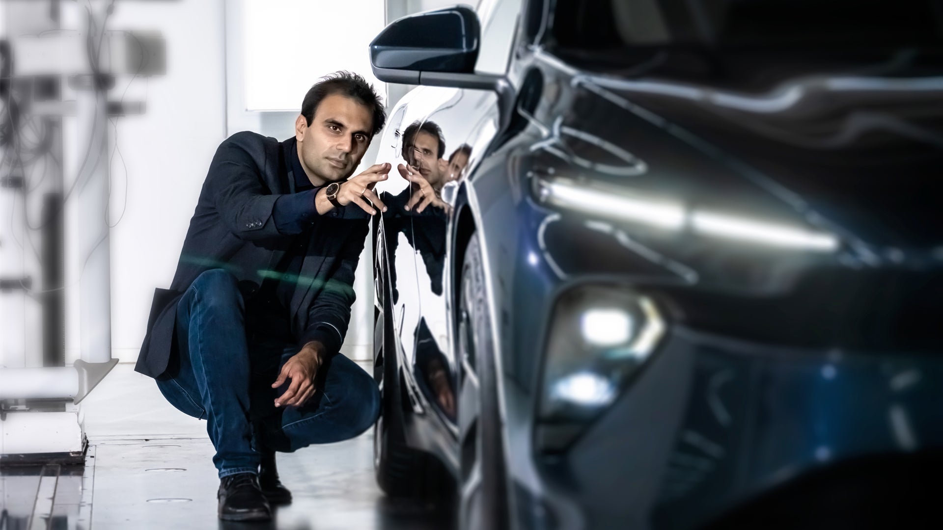 Ahmed Moslemifar designing the NIO ET7