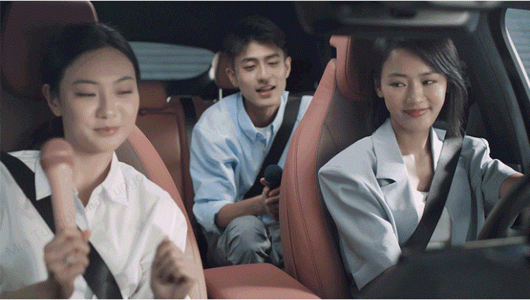 NIO users singing karaoke in the NIO vehicle